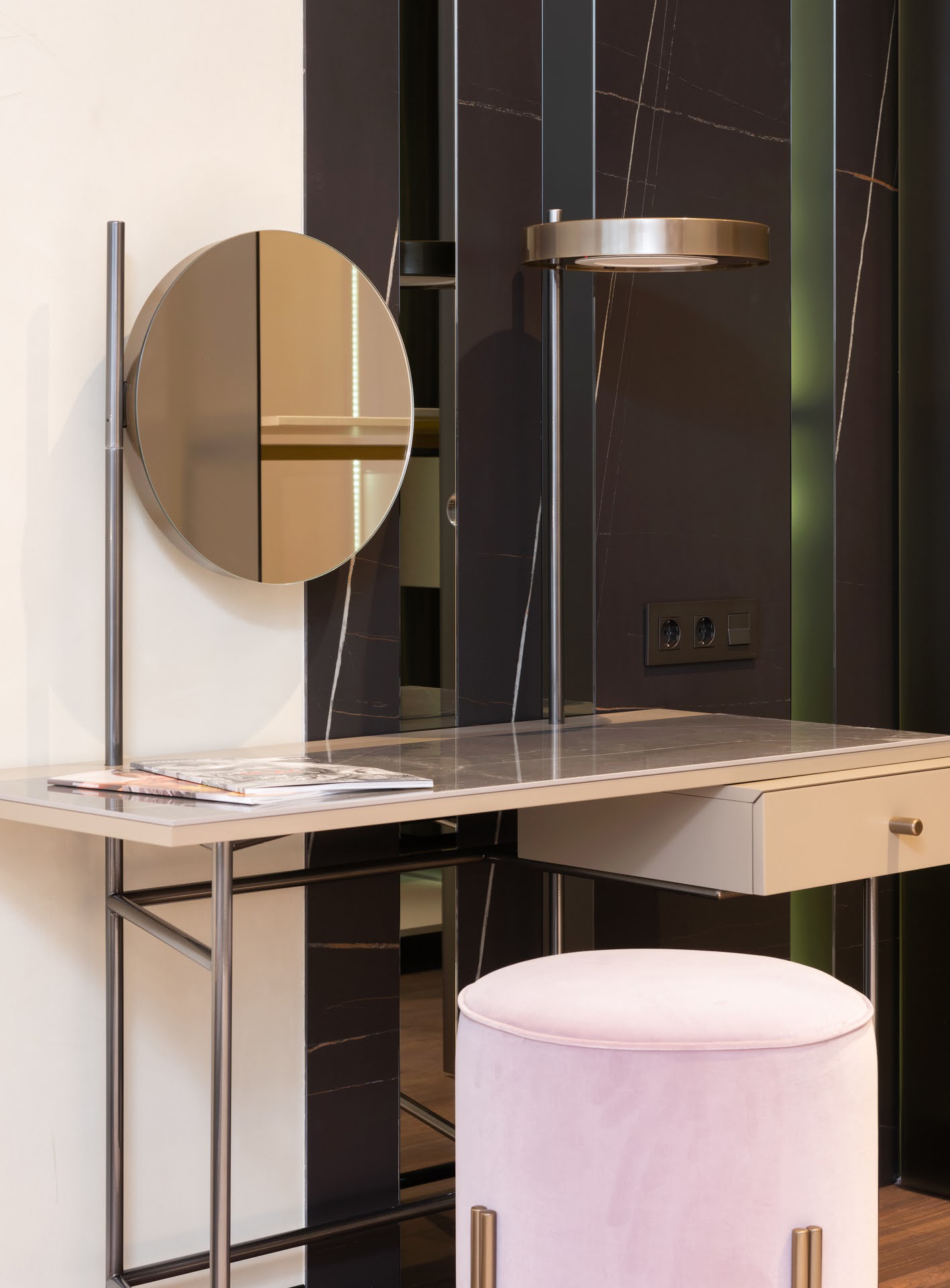 Étagère en Verre sur Mesure : maximiser l’espace avec panache ! 3 pexels max vakhtbovych 6198653 -